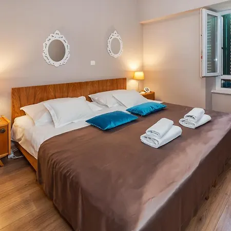 Queen Teuta In The Heart Of Historical Heritage * Split