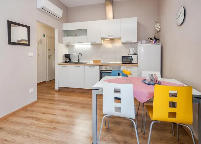 Queen Teuta In The Heart Of Historical Heritage * Split