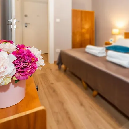 Queen Teuta In The Heart Of Historical Heritage Σπλιτ