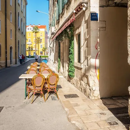 Apartman Queen Teuta In The Heart Of Historical Heritage *
