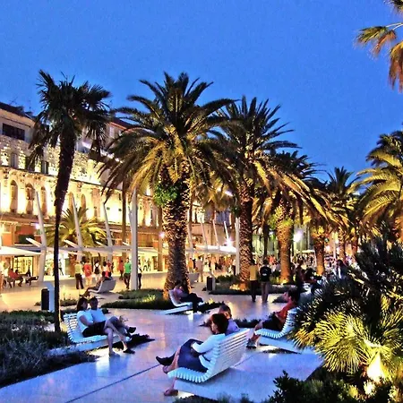 Queen Teuta In The Heart Of Historical Heritage Apartman Split