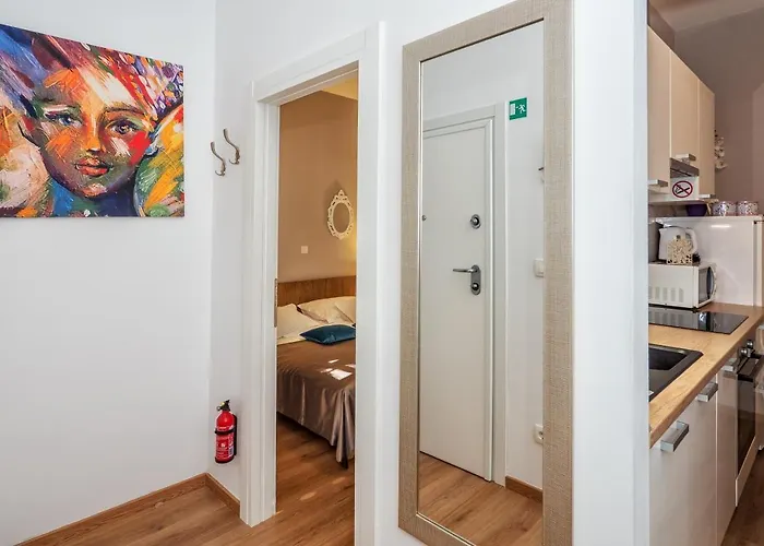 아파트 Queen Teuta In The Heart Of Historical Heritage