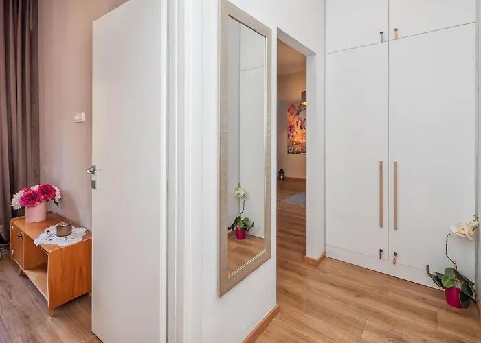 Queen Teuta In The Heart Of Historical Heritage * 스플리트